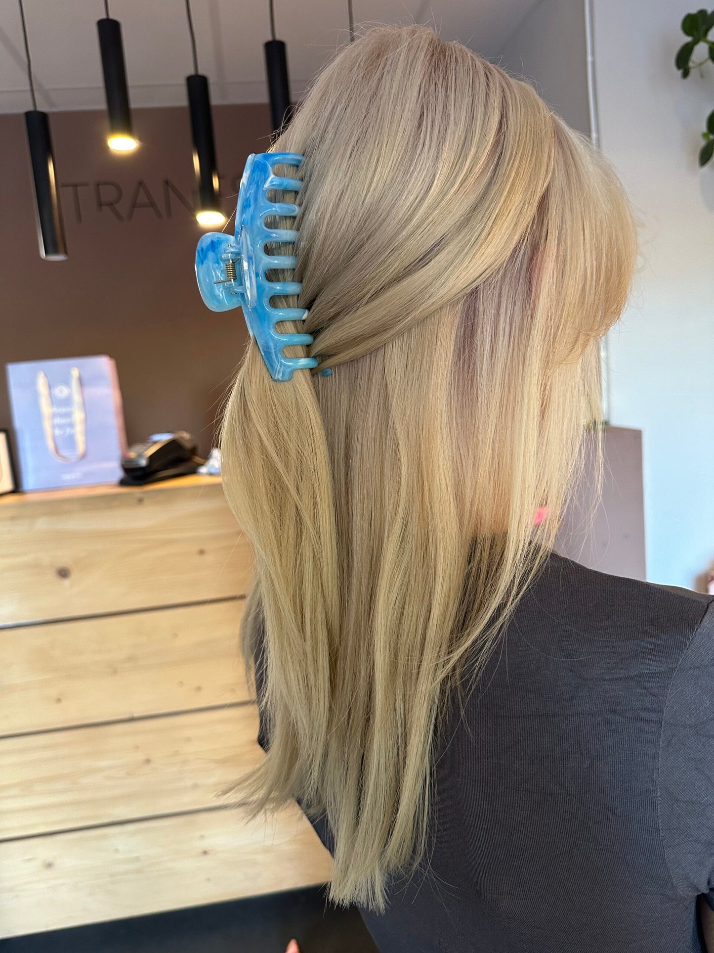 Big har clip my oh my blue