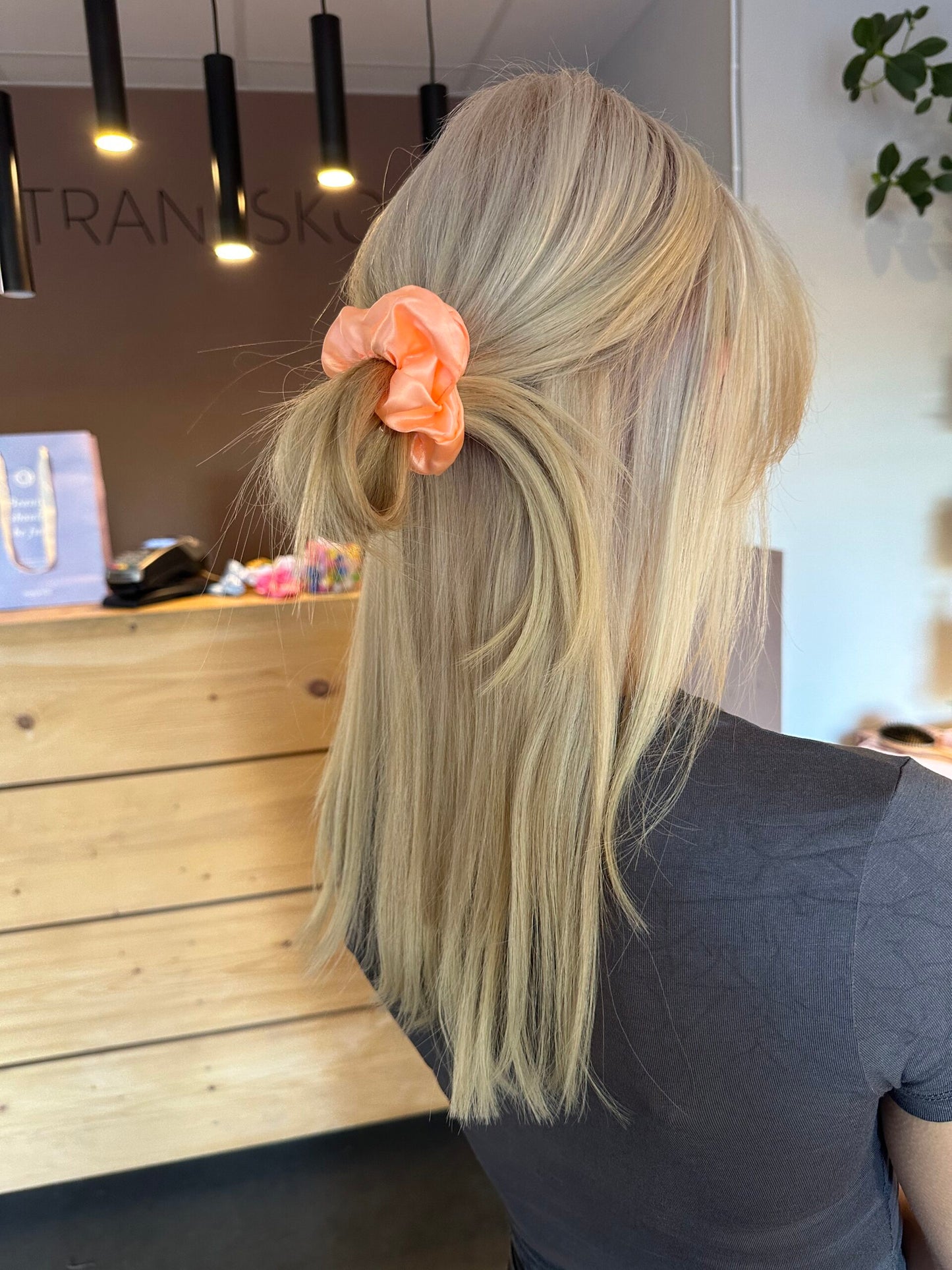 Satin schrunchie peachy peach