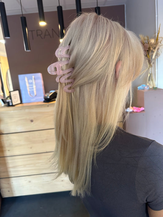 Hair clip transparent soft pink wavy